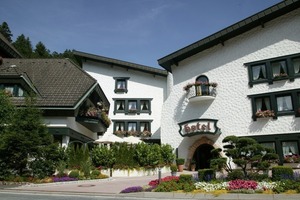  Romantikhotel Sackmann Ein Tipp in der Region mit der höchsten Gourmet-Sterne-Dichte in Deutschland ist das familiengeführte Romantikhotel Sackmann in Baiersbronn im Schwarzwald 