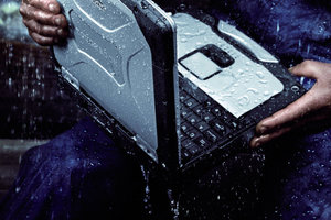  Hart im Nehmen: 
Rugged-Notebooks vertragen sogar einen Regenguss 