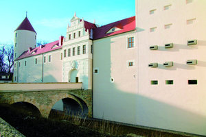  Schloss FreudensteinSchloss Freudenstein wurde im Laufe seiner Geschichte immer wieder an neue Verwendungszwecke angepasst – im 12. Jahrhundert war es zunächst eine Burg, im 16. Jahrhundert wurde es zum Renaissanceschloss und Ende des 17. Jahrhunderts diente es schließlich als Getreidespeicher 