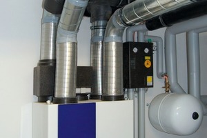  TechnikraumDie Zentraleinheit einer zentralen Lüftungsanlage, hier in einem Technikraum installiert 