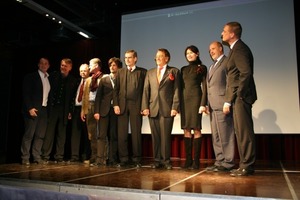  Initiator, Künstler und Sponsoren
Michael Holter, Herbert Bachler, Ing. Andreas Zottler, Erich Groiß, Mag. Christoph Euler, Karl Ochsner sen., Dipl.-Ing. Gerd Holter, Mag. Jasmin Holter-Hofer, Walter Klebermaß, Johannes Klauninger 