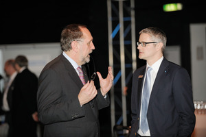  Prof. Schmickler (links) im Gespräch mit Dr. Chr. Buhl am Rande des Auftakt-Events Sicher dabei! 2012 am 13. Februar in Berlin 