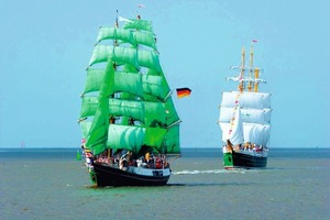  Zwei Schiffsgenerationen auf großer Fahrt Die Alexander von Humboldt von 1906 (v.l.), gefolgt von der 2011 fertig gestellten Alexander von Humboldt II 