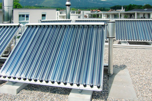  Hydraulischer AbgleichFür parallel geschaltete Solarkollektorfelder gelten dieselben hydraulischen Gesetzmäßigkeiten wie für Fußbodenheizungen oder die Strangleitungen eines Radiator-Heizsystems. Der effiziente Betrieb einer solarthermischen Anlage mit mehreren Kollektorfeldern erfordert deshalb auch einen hydraulischen Abgleich 