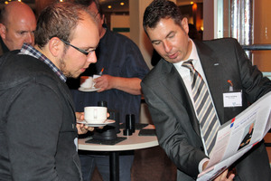  Fachdiskussion am Stand von TECE 