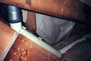  Bild AFalsch verlegte Abgasleitungen ohne ausreichendes Gefälle 