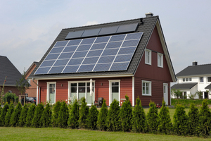  in diesem Einfamlilienhaus wurde eine Pelletsheizung mit einer Solarthermie- und einer Photovoltaikanlage kombiniert 