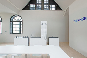  Die moderne Ausstattung des Hansa-Showrooms in Köln bildet einen reizvollen Kontrast zur historischen Bausubstanz der Hofanlage. 