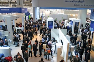  Blick auf den Buderusstand in Halle 8 