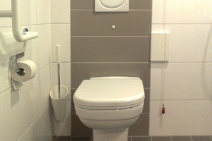  Sicherheit bietet das barrierefreie „Dejuna“-WC. 