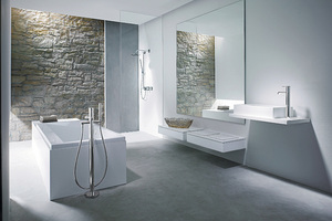  Zum luxuriösen „Masterbad“ gehört eine repräsentative Badewanne 