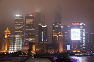  Impression der Metropole Shanghai bei Nacht - die Region zählt zu den bedeutendsten Industrie-Standorten Chinas. 