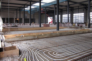  In den Werkstätten, wo die Fußbodenheizung erhöhten dynamischen Belastungsanforderungen standhalten muss, verarbeitete Purmo eine spezielle Industrieflächenheizung. 