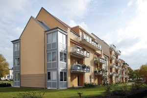  Neu- statt PlattenbauDer Neubau in Ludwigslust mit 22 Wohneinheiten ersetzte den unattraktiven Plattenbau und ist nun mit seiner pastellfarbenen Fassade ein Blickfang 