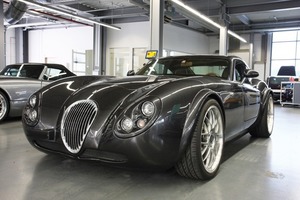  Sportwagen der ExtraklasseMotorisiert mit mehreren hundert PS und einem Leergewicht von etwa 1,3 t sind die Wiesmann-Coupes sprintstarke Landstraßenräuber 