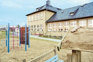  Kita RegenbogenDie Kindertagesstätte „Regenbogen“ teilt sich das Gebäude mit der Mohlsdorfer Grundschule. Durch diese räumliche Nähe und eine intensive Kooperation erhalten die Kinder bereits im Vorschulalter erste Eindrücke vom Schulbetrieb 