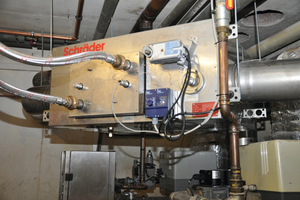  Zur Energieersparnis wurde ein Abgaswärmetauscher in die Abgasleitung des Thermo-Öl-Kessels installiert. Die wiedergewonnene Wärme wird zur Brauchwassererwärmung genutzt. 