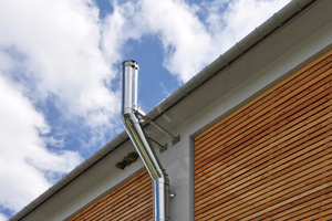  Mit Edelstahl-Abgasanlagen sind z.B. Dachvorsprünge oder Mehrfachbelegungen problemlos zu bewältigen. 