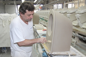  Im Duravit-Werk in Meißen werden jährlich etwa 500000 Keramikteile produziert. 