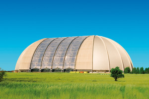  Tropenfeeling in Brandenburg: Die Freizeitanlage Tropical Islands in der größten freitragenden Halle der Welt schafft Urlaubsatmosphäre.  