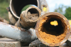  Abb. 3: Installationen, die noch teilweise aus Druckbleirohren bestehen, liefern Wasser, das in jedem Fall den Grenzwert für Blei im Trinkwasser überschreitet.  