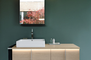  Die Holzmaserung der Waschplatzlösungen ist durchgängig horizontal ausgerichtet und optisch wie haptisch authentisch gestaltet. 