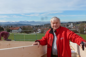  Hans Fritz – Biobauer, Sägewerkausrüster und nun auch Bauherr der Mehrgenerationenhaussiedlung in Bad Endorf. 