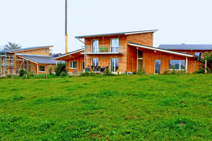  Die Mehrgenerationenhaussiedlung setzt auf die ökologische Holzbauweise. Alle Häuser entstehen im Baukastensystem. 