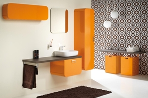  Möchte der Kunde Farbe in sein Badezimmer bringen, empfiehlt sich die Serie „Ontario“. 