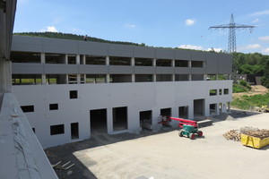  Der Erweiterungsneubau einer Produktionshalle in Olpe soll 2015 in Betrieb gehen. 