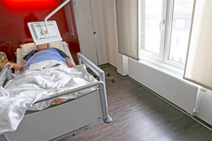  Die Purmo „Planora“-Heizkörper fügen sich dezent in den Raum – und sorgen für hygienische Wärme im Krankenhaus.  