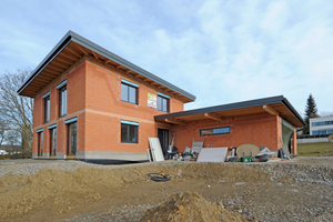  Noch Baustelle, aber schon bald das Eigenheim der vierköpfigen Familie Steinmann in Oberösterreich.  