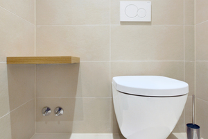  Nur ein paar einfache Handgriffe sind nötig, um die WC aus der „NC“-Serie zu „Washlet GL“ umzurüsten. 