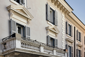  Das 5 Sterne-Domizil J.K. Place Roma liegt zentral an der via Condotti und bietet seinen Gästen eine lebhafte Stadtatmosphäre, kombiniert mit dem privaten Ambiente eines Luxushotels.  
