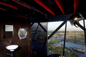  Aus 45 m Höhe genießen die Gäste der Mystique Suite einen einzigartigen Blick auf die ehemalige Schiffswerft. 