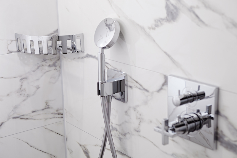 Elegante Badgestaltung - SHK Profi