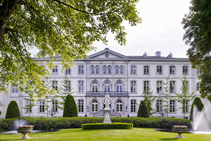  Das in einem prachtvollen Herrenhaus aus dem 18. Jahrhundert betriebene Hotel Kasteel Bloemendal vereint den Charme vergangener Zeiten mit moderner, luxuriöser Zimmergestaltung. 