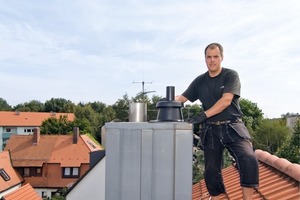  Letzte SchritteDas Abgasrohr kommt „unter die Haube“ – durch den Ringspalt wird Frischluft zugeführt 