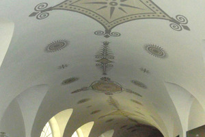  Im Obergeschoss-Foyer des Kuppelsaals sind Deckenmalereien rekonstruiert worden, die noch aus der Bauzeit stammten.  