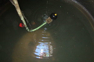  Schwimmende Entnahme am Speicherboden erfordert 20 bis 30 cm hohes, nicht nutzbares Restwasservolumen.  