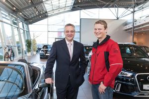  Der glückliche Geschäftsführer des Autohauses Klaus Phillip (links) und Thomas Zeller, der Geschäftsführer der WBT GmbH 