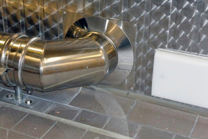  Die Zuluftführung wurde mit Elementen aus dem einwandigen Edelstahlsystem Raab EW umgesetzt. Gut zu erkennen: Die Wände wurden aus brandschutztechnischen Gründen auf der Innenseite mit Edelstahlplatten verkleidet. 