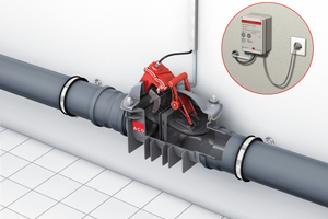  Wenn unterhalb der Rückstauebene eine Toilette liegt, kommt der Rückstauautomat „ACO Quatrix-K Typ 3F“ zum Einsatz, hier freiliegend in der Rohrleitung verbaut. 