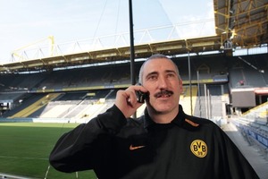  Hocheffiziente BorussenStefan Kopetzky, Technischer Betriebsleiter im Signal Iduna-Park, trimmt die Wärmeverteilung zurzeit durch gezielten Austausch alter ungeregelter Heizungspumpen gegen Strom sparende „Wilo-Stratos“-Modelle auf „Hocheffizienz“ 