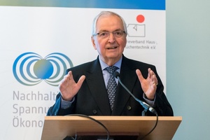  Prof. Dr.  Klaus Töpfer, Exekutivdirektor des Institute for Advanced Sustainability Studies (IASS) 