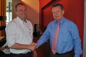 Herbert Fellinger (li.) von der hp praski GmbH nahm vom Vorstandsvorsitzenden Ulrich Stahl die BVF-Ehrenmitgliedschaft für sein langjähriges Engagement im Verband entgegen. 