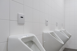 Die Urinalelektroniken sind mit einem Autofokussensor ausgestattet. Das spart Wasser – und sorgt zugleich für mehr Hygiene. 