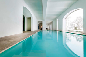  Zum Wohnsitz gehört ein 100 m² großer Wellness-Bereich mit Indoorpool, Sauna, Spa und Whirlpool. 