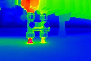  In der Haustechnik ist Thermografie vielseitig einsetzbar: Durchströmungsprobleme bei Heizleitungen und Heizkörpern werden schnell erkannt.  