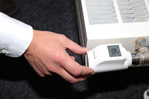  Die Thermostatregler „HR92“ sind Bestandteil des intelligenten Heizsystems „evohome“. Sie lassen sich auch manuell bedienen. 